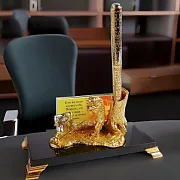 На память: Письменный набор "На медведя". Позолоченный — фотография 1