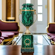 Ваза «Аврора» из малахита — оригинальный подарок — фотография 1