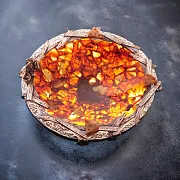На память: Декоративная тарелка из янтаря — фотография 1