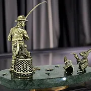 Бронзовая композиция «Рыбак» с зайцем и змеевиком в подарок — фотография 1