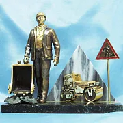 Бронзовый сувенир «Работник ДРСУ 2» — необычный подарок — фотография 2