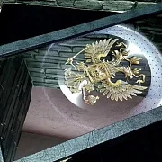 Нарды под стеклом «Герб России» — необычный подарок — фотография 7