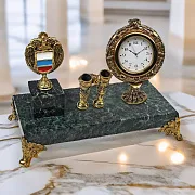 На память: Часы «Элина» с гербом ФСО и подставками — фотография 1