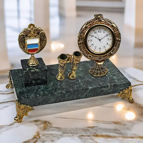 На память: Часы «Элина» с гербом ФСО и подставками