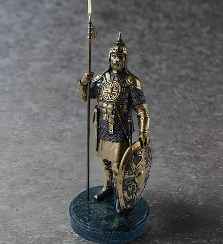 Статуэтка «Витязь» из бронзы, формат D100×245 — оригинальный подарок