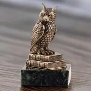 Статуэтка «Сова» на книгах и змеевике в подарок — фотография 1