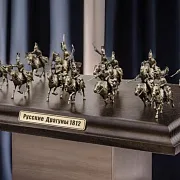Диорама «Русские драгуны 1812 г.» из бронзы и ясеня, 1:72 — оригинальный подарок — фотография 1
