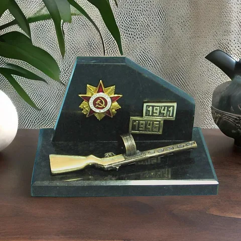Сувенир «Орден» из бронзы и натурального камня — красивый подарок
