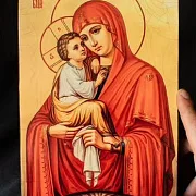 Икона деревянная "Богоматерь Почаевская" — необычный подарок — фотография 4